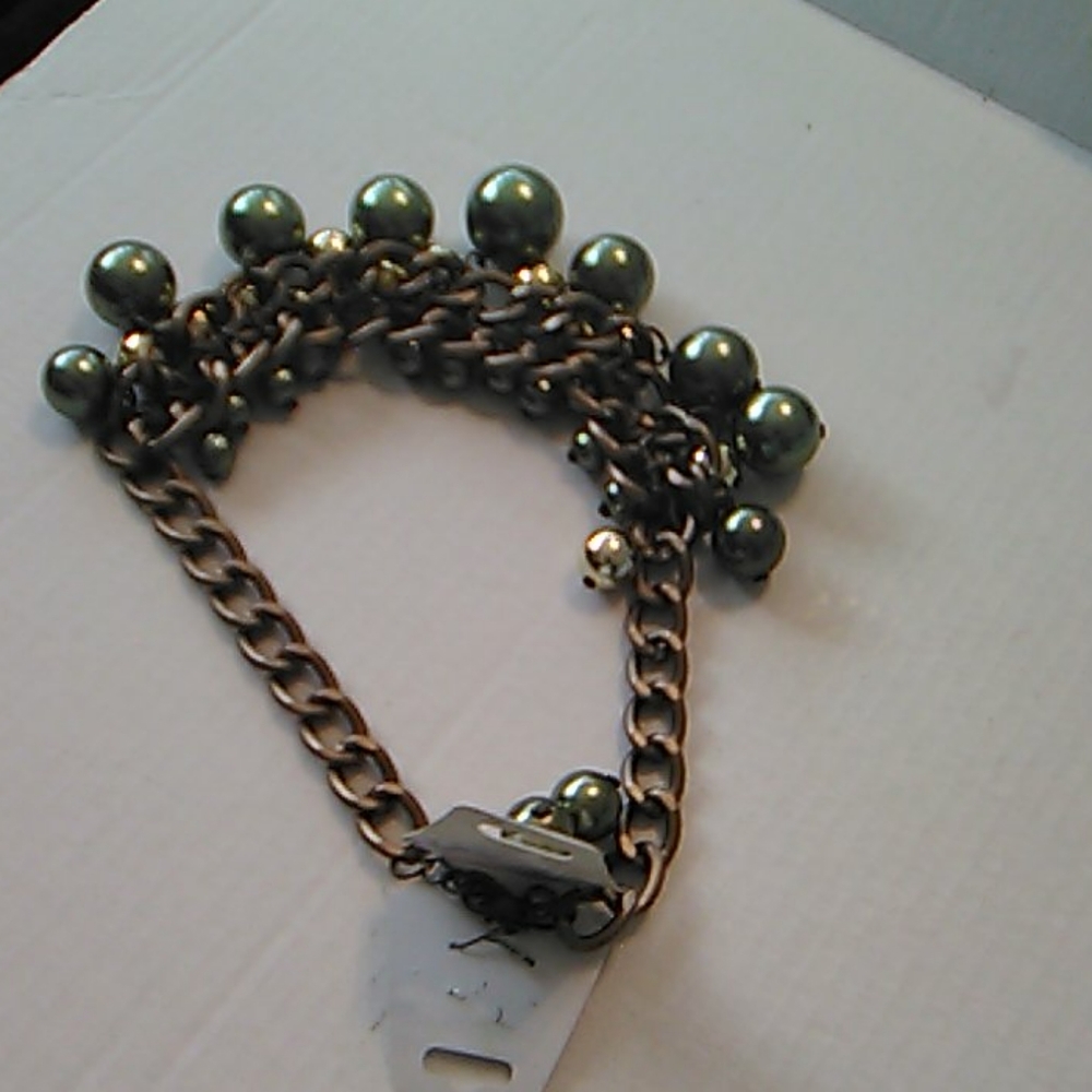 Nwt Green and Gold necklace set - Picture 8 of 8